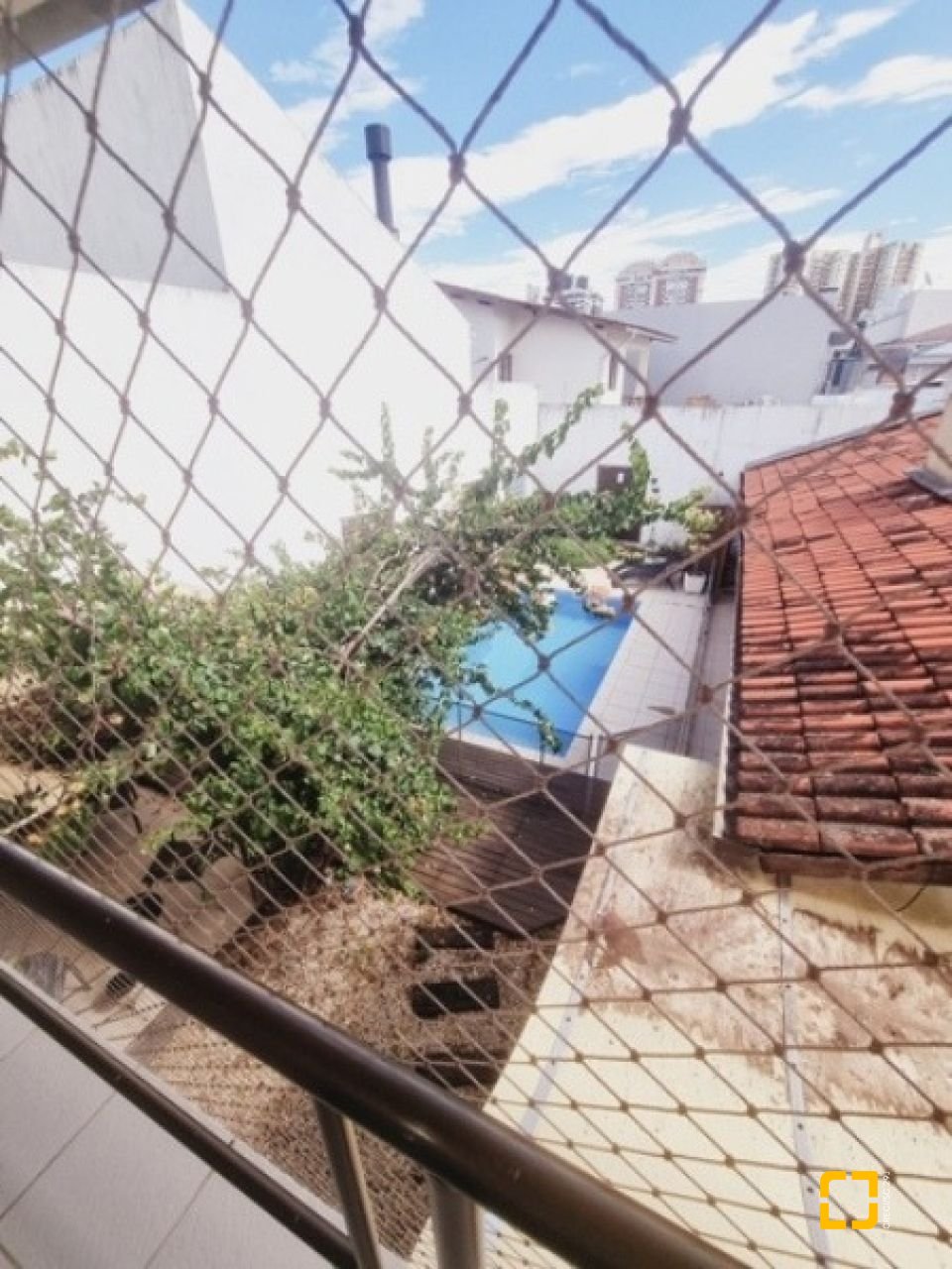 Casa com 233m², 4 quartos (sendo 1 suíte), 4 garagens, no bairro Balneário em Florianópolis