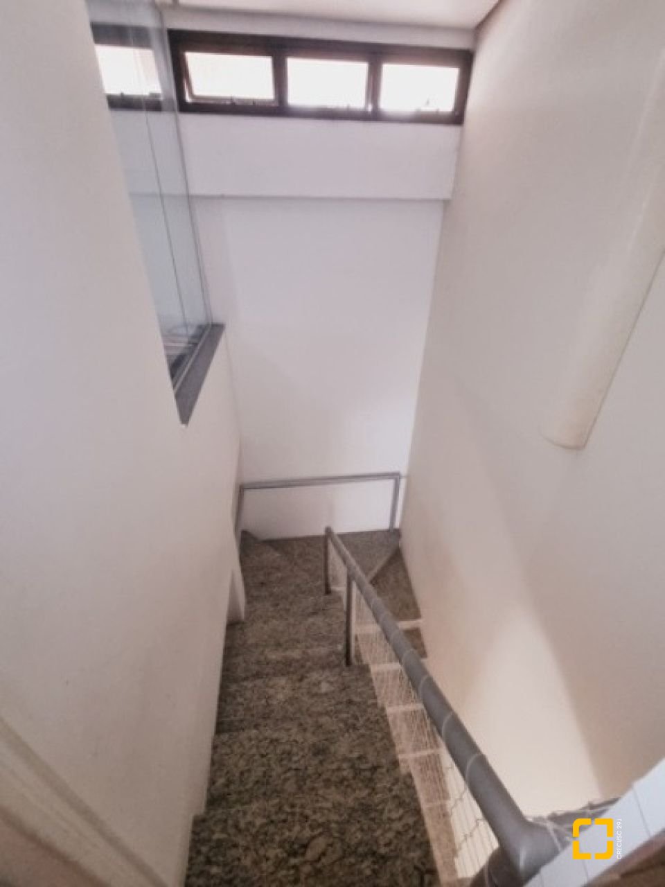 Casa com 233m², 4 quartos (sendo 1 suíte), 4 garagens, no bairro Balneário em Florianópolis