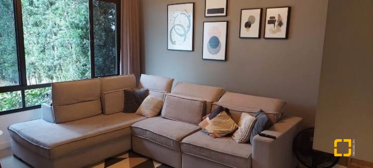 Casa com 233m², 4 quartos (sendo 1 suíte), 4 garagens, no bairro Balneário em Florianópolis