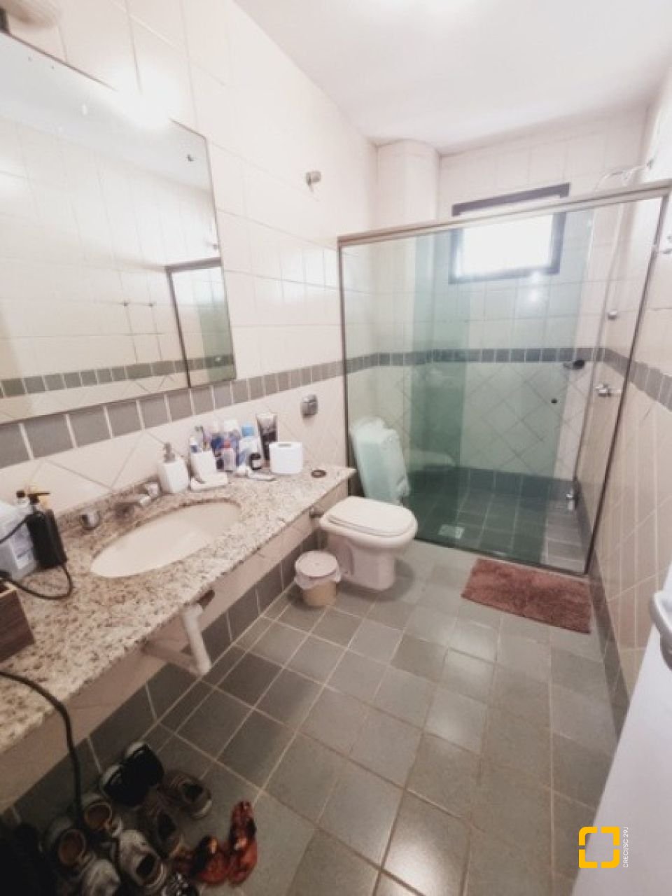 Casa com 233m², 4 quartos (sendo 1 suíte), 4 garagens, no bairro Balneário em Florianópolis