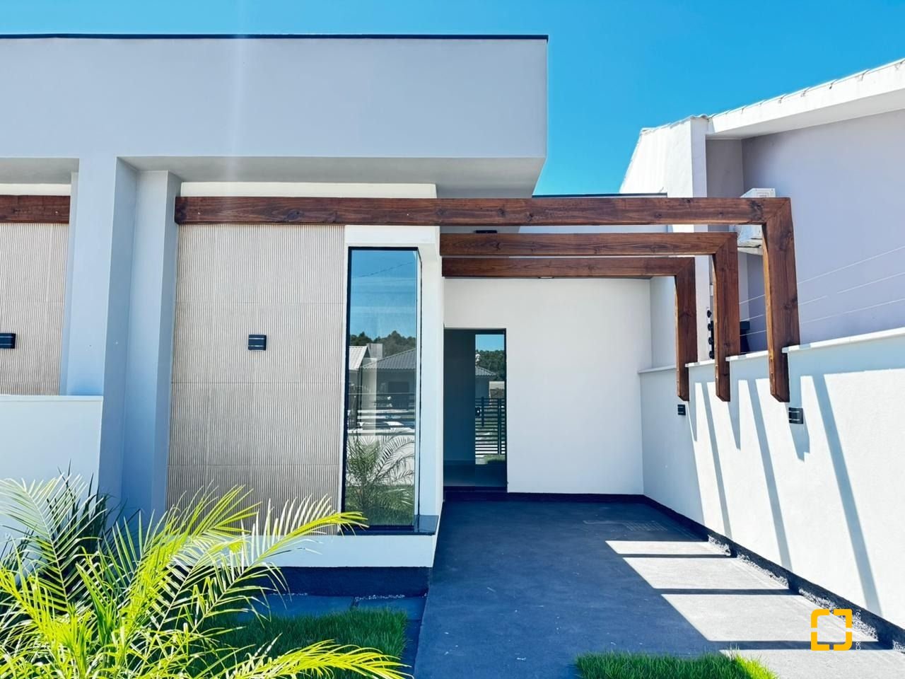 Casa com 55m², 2 quartos, 2 garagens, no bairro Forquilhas em São José