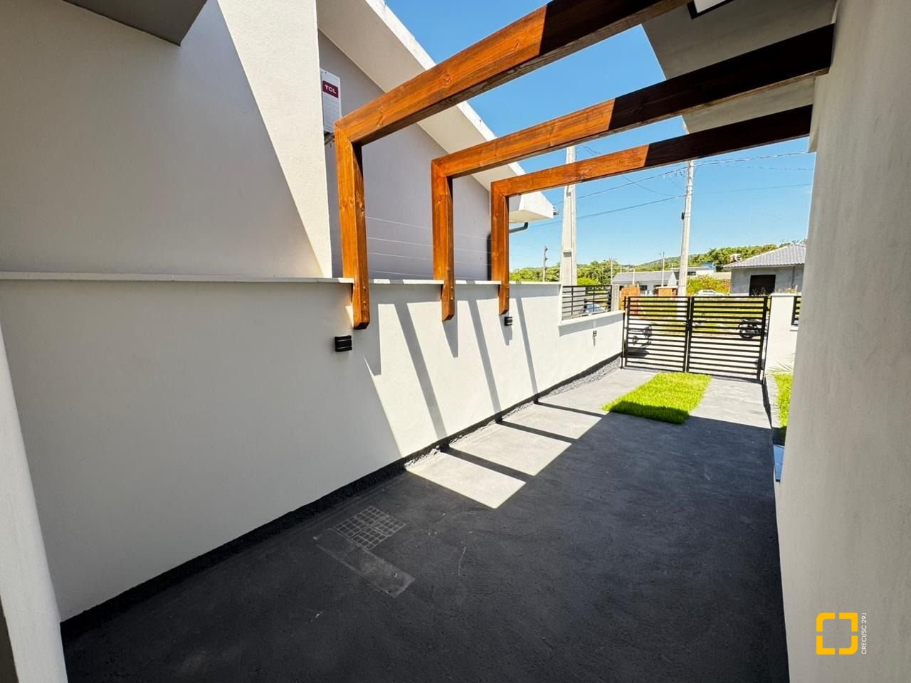 Casa com 55m², 2 quartos, 2 garagens, no bairro Forquilhas em São José