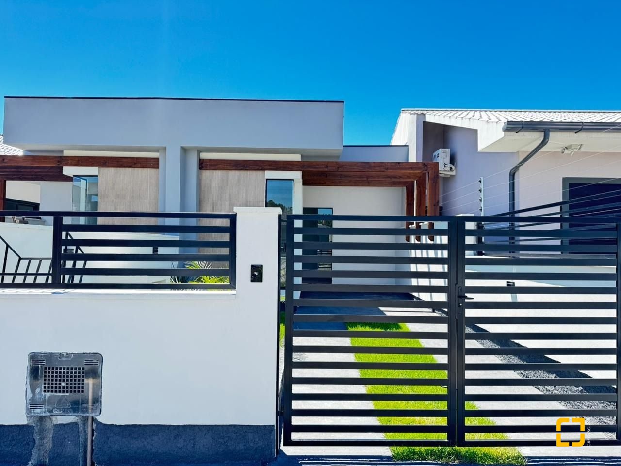 Casa com 55m², 2 quartos, 2 garagens, no bairro Forquilhas em São José