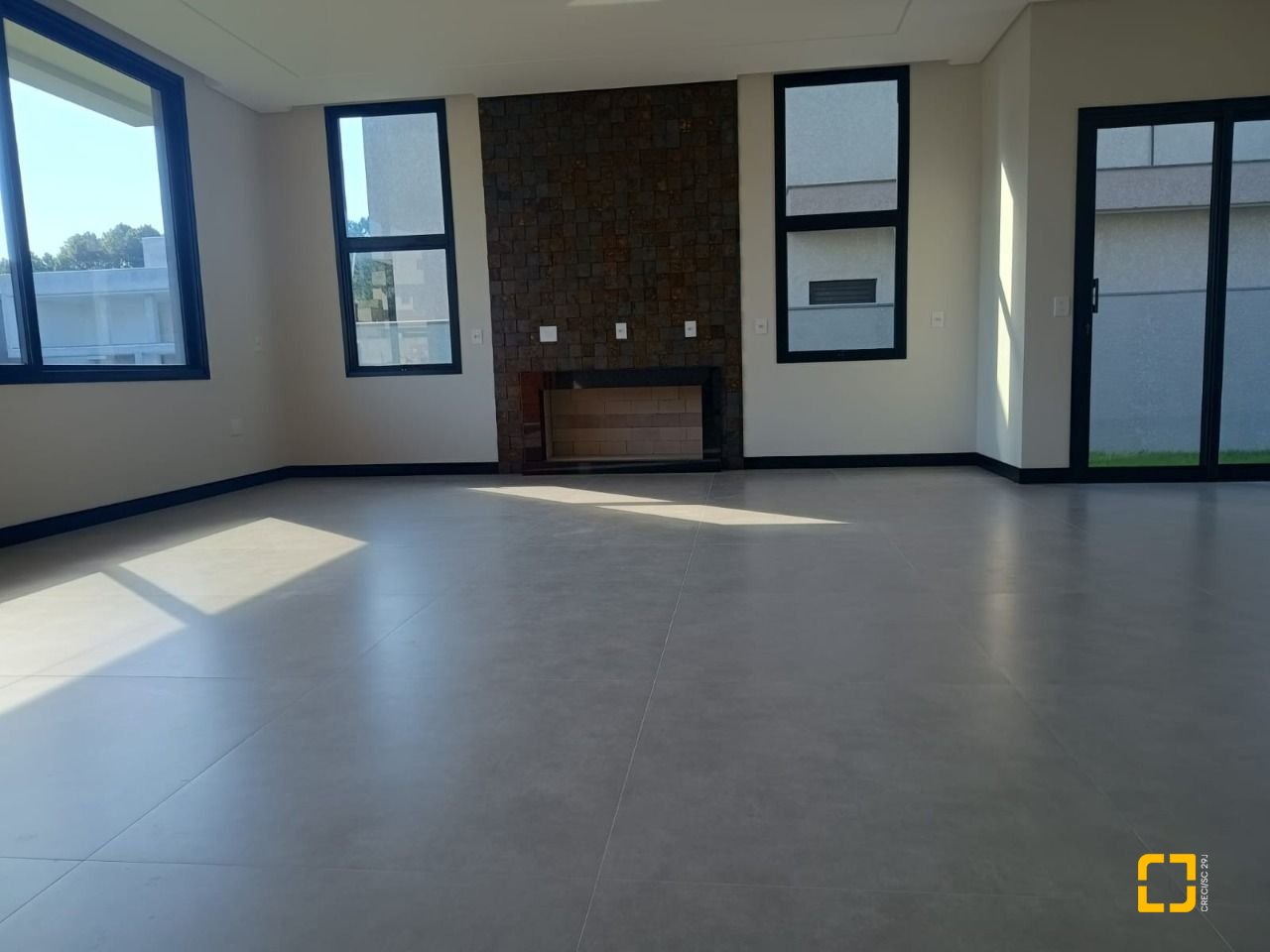Casa de Condomínio com 250m², 6 quartos (sendo 3 suítes), 2 garagens, no bairro Rio Vermelho em Florianópolis