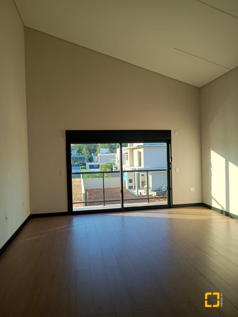 Casa de Condomínio com 250m², 6 quartos (sendo 3 suítes), 2 garagens, no bairro Rio Vermelho em Florianópolis