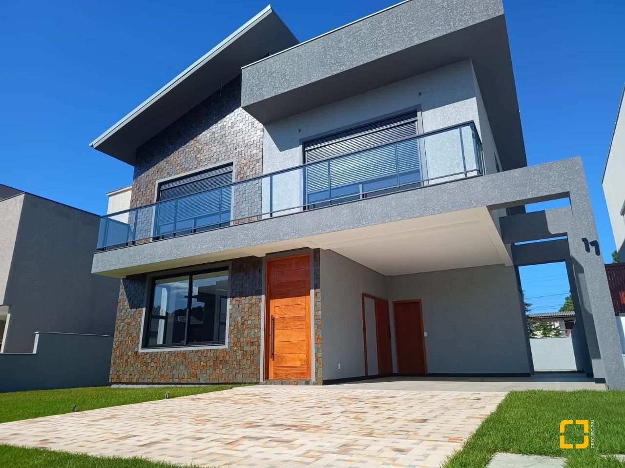 Casa de Condomínio com 250m², 6 quartos (sendo 3 suítes), 2 garagens, no bairro Rio Vermelho em Florianópolis