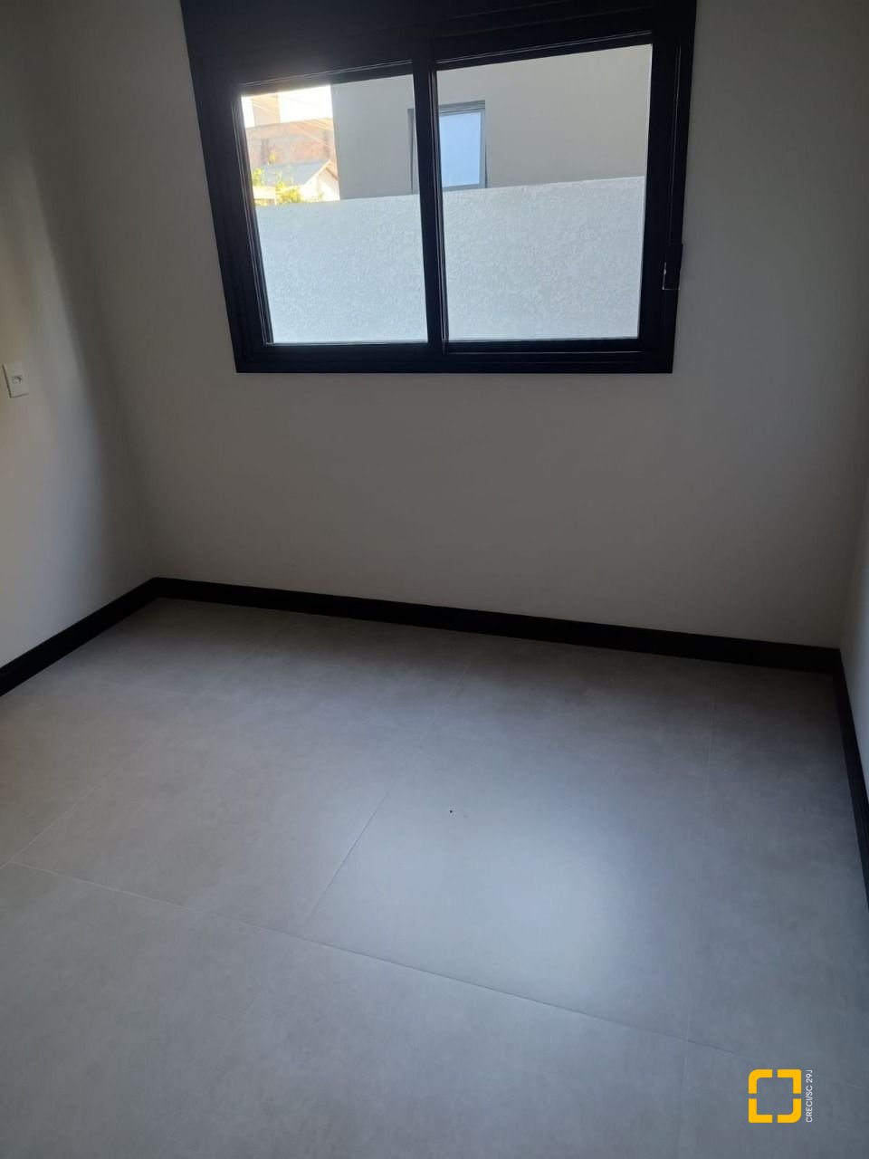 Casa de Condomínio com 250m², 6 quartos (sendo 3 suítes), 2 garagens, no bairro Rio Vermelho em Florianópolis