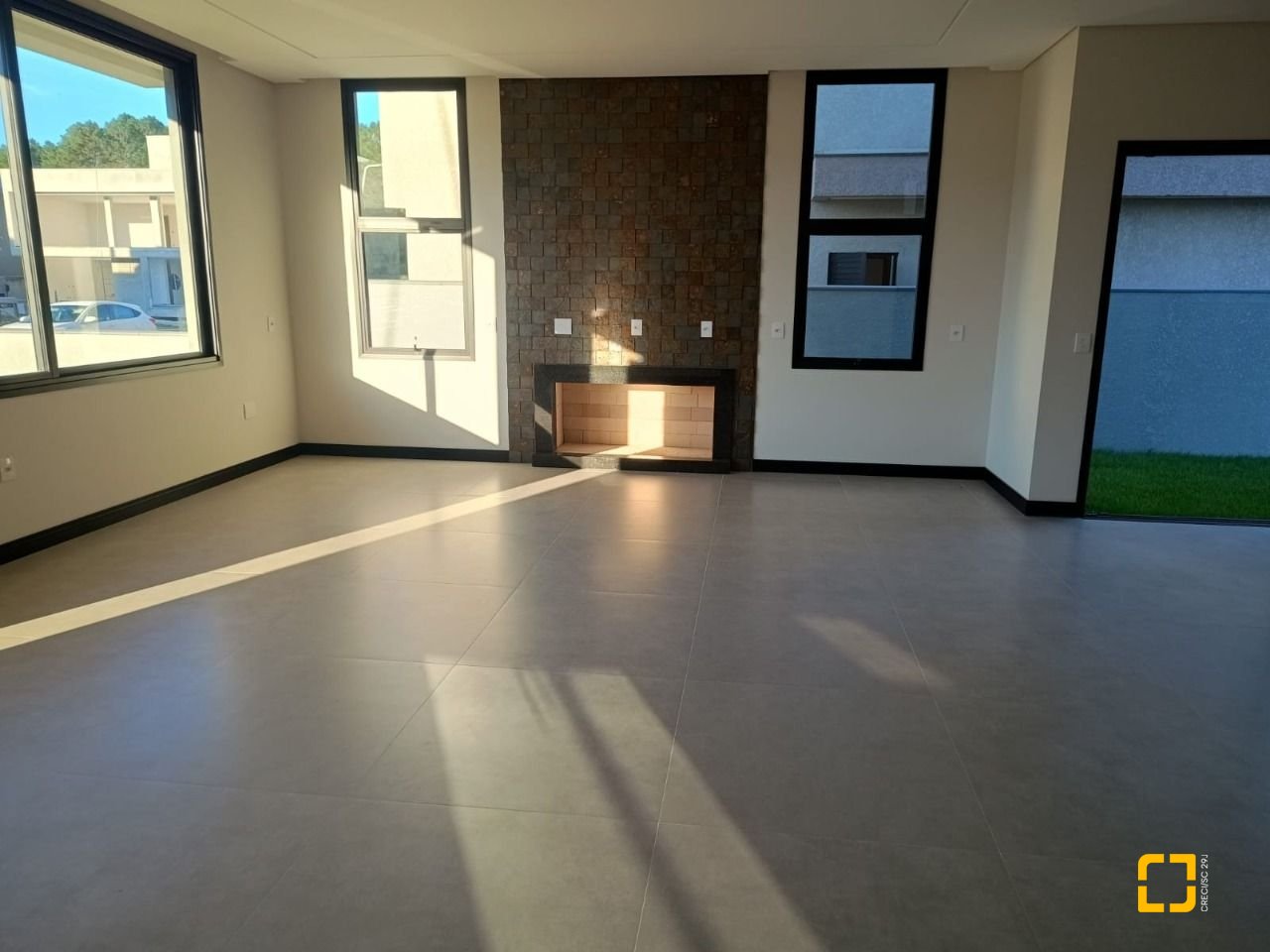 Casa de Condomínio com 250m², 6 quartos (sendo 3 suítes), 2 garagens, no bairro Rio Vermelho em Florianópolis