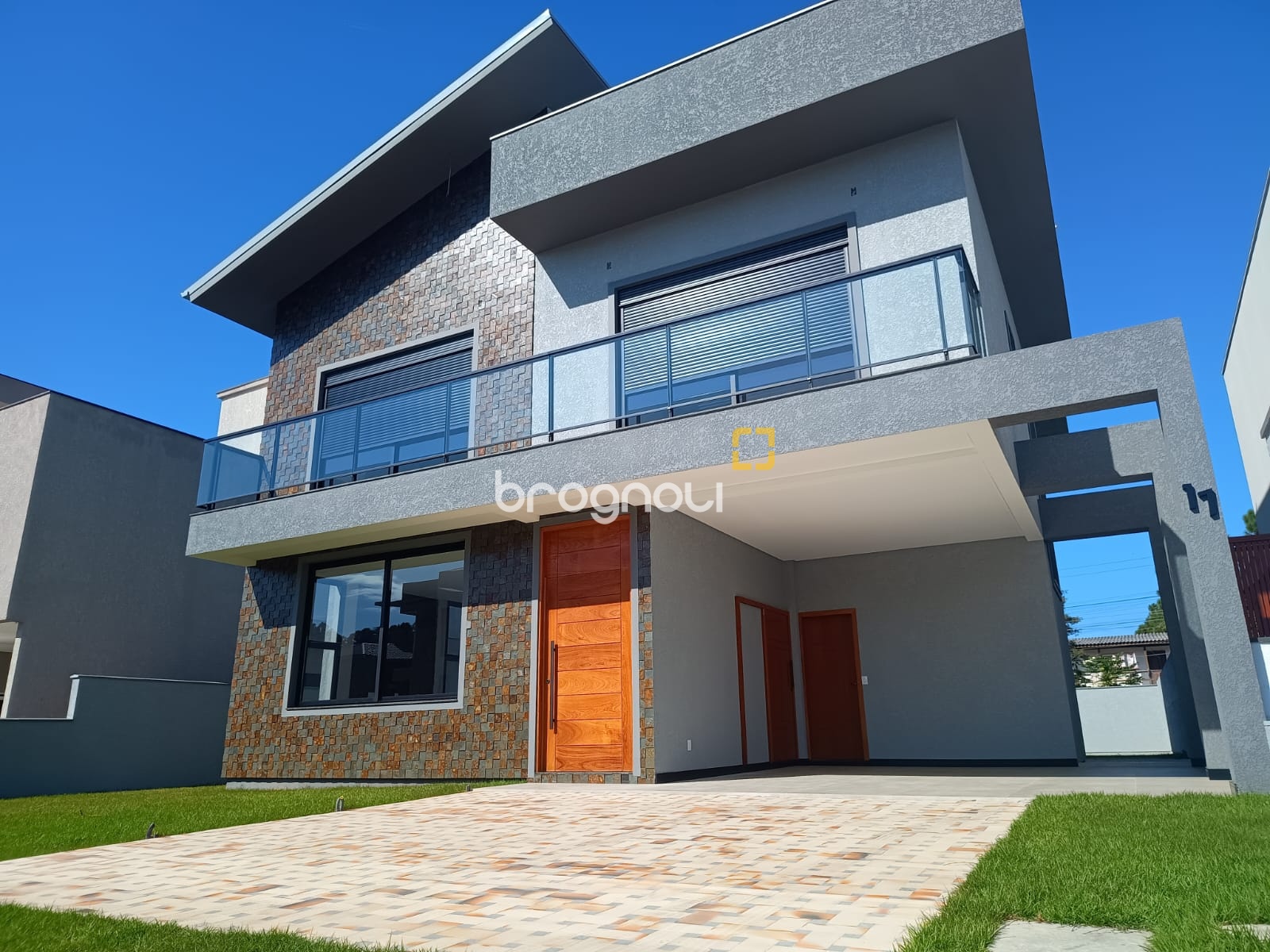Casa de Condomínio com 250m², 3 quartos (sendo 3 suítes), 2 garagens, no bairro Rio Vermelho em Florianópolis
