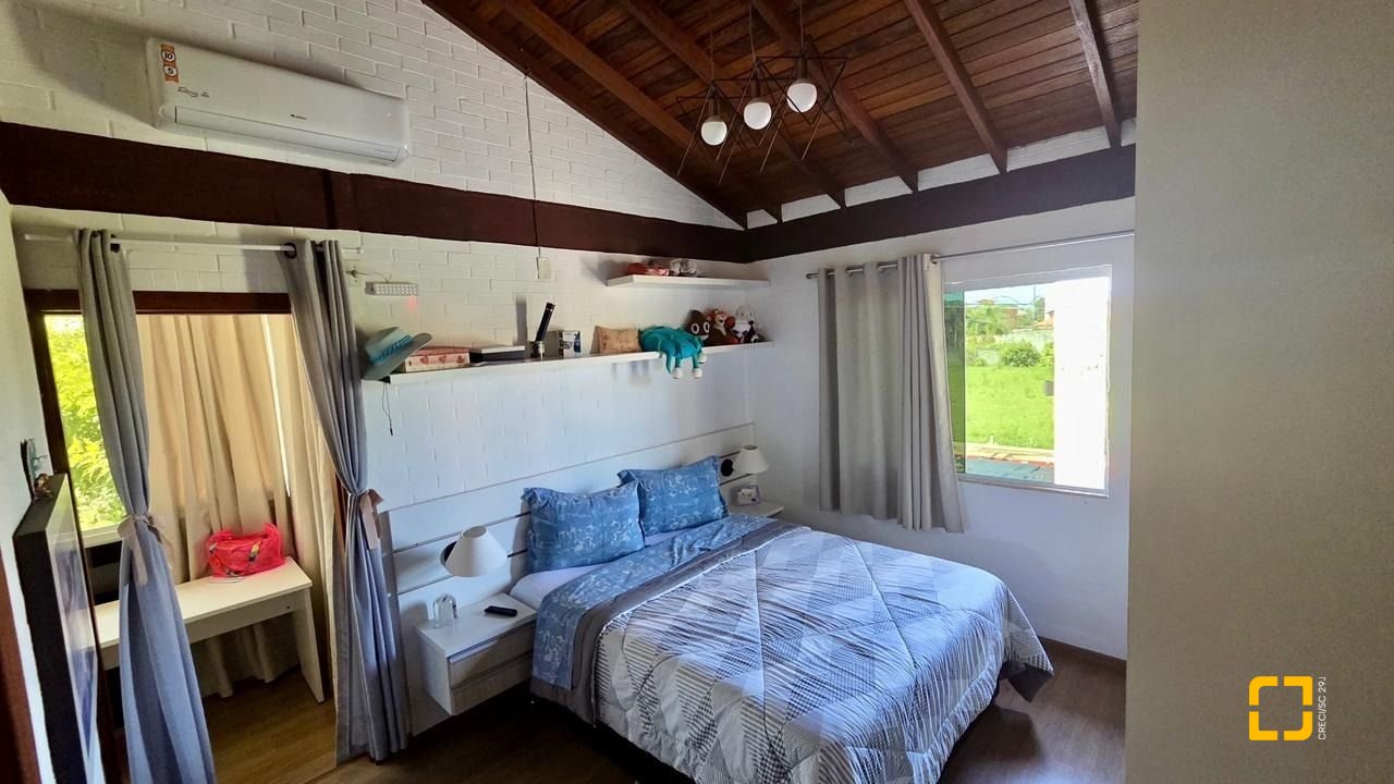Casa com 281m², 6 quartos (sendo 3 suítes), 3 garagens, no bairro Campeche em Florianópolis