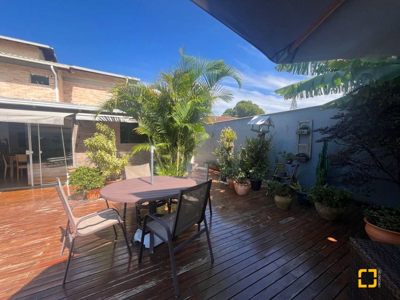 Casa com 281m², 6 quartos (sendo 3 suítes), 3 garagens, no bairro Campeche em Florianópolis
