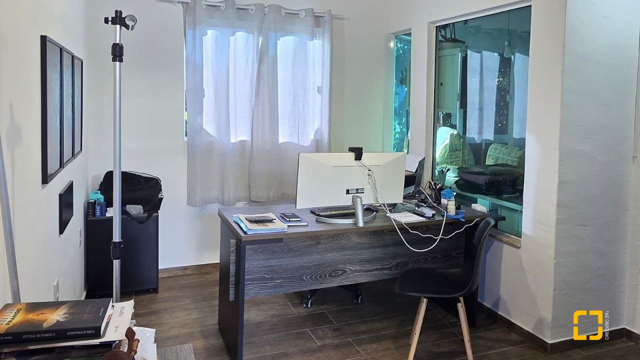 Casa com 281m², 6 quartos (sendo 3 suítes), 3 garagens, no bairro Campeche em Florianópolis