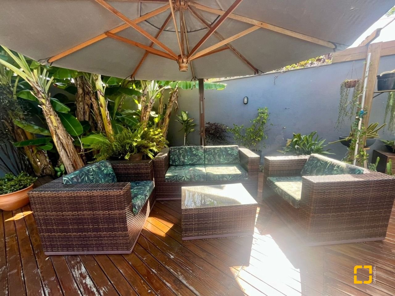 Casa com 281m², 6 quartos (sendo 3 suítes), 3 garagens, no bairro Campeche em Florianópolis