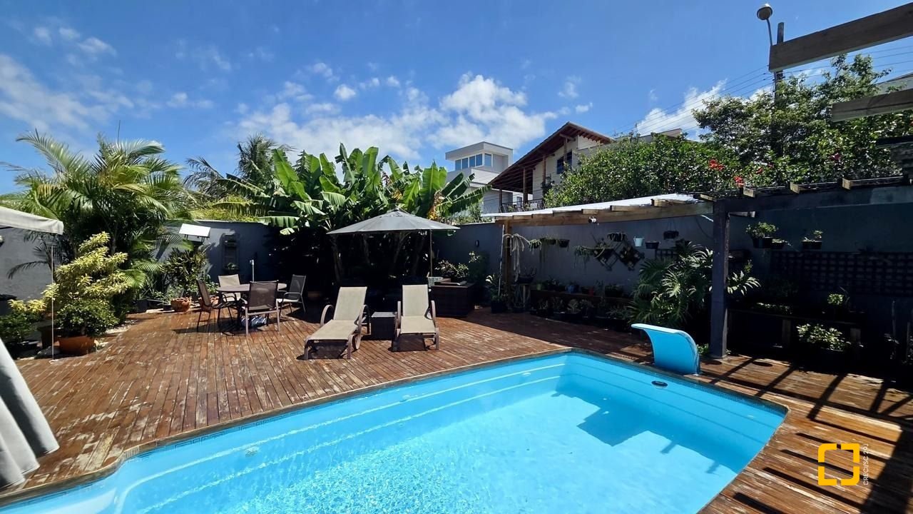Casa com 281m², 6 quartos (sendo 3 suítes), 3 garagens, no bairro Campeche em Florianópolis