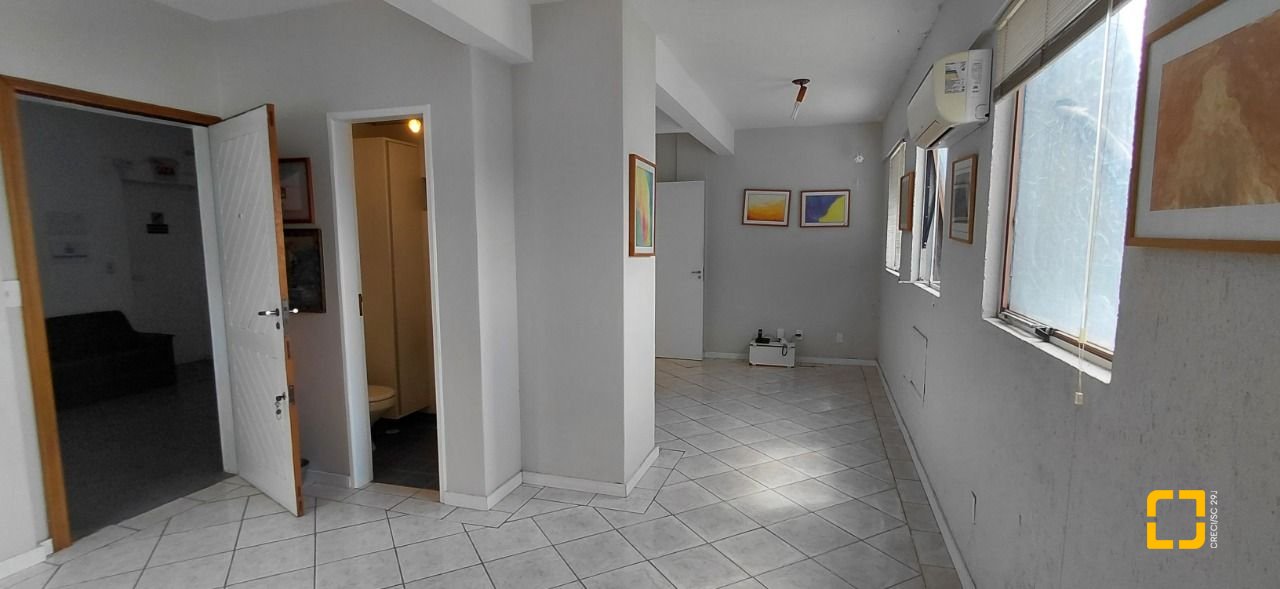 Sala com 42m², no bairro Centro em Florianópolis