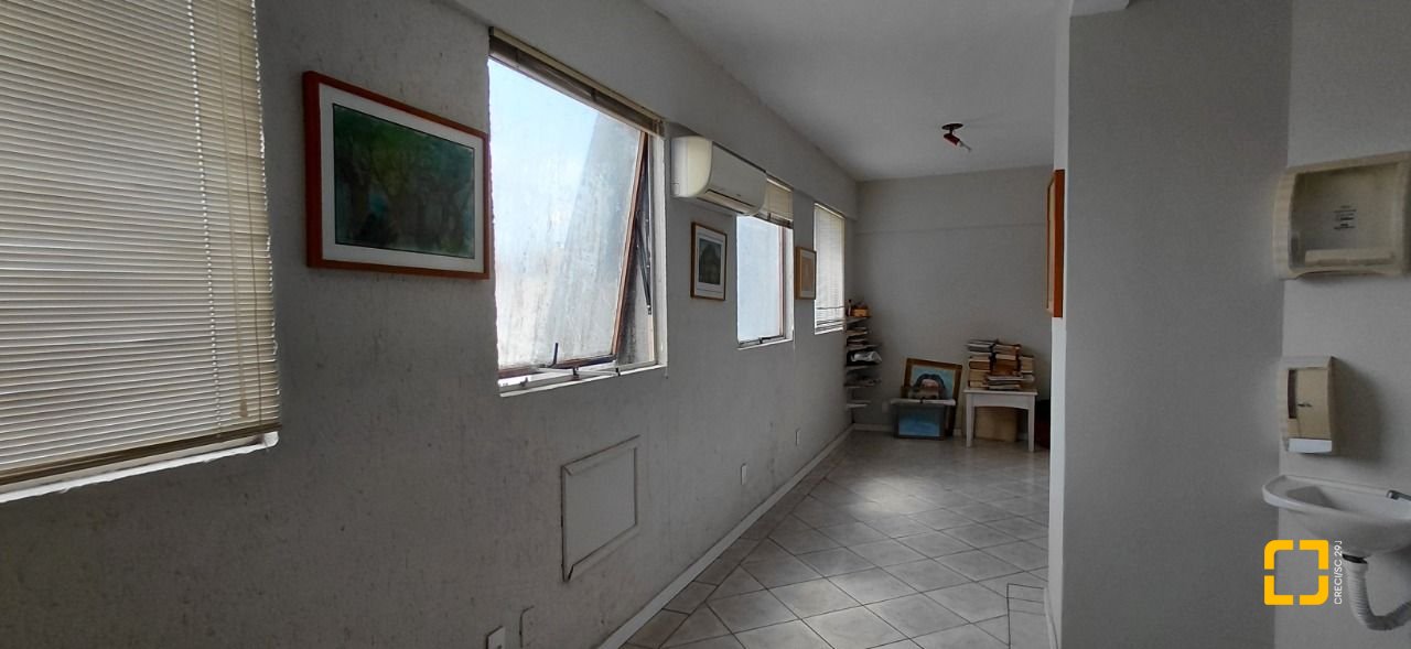 Sala com 42m², no bairro Centro em Florianópolis
