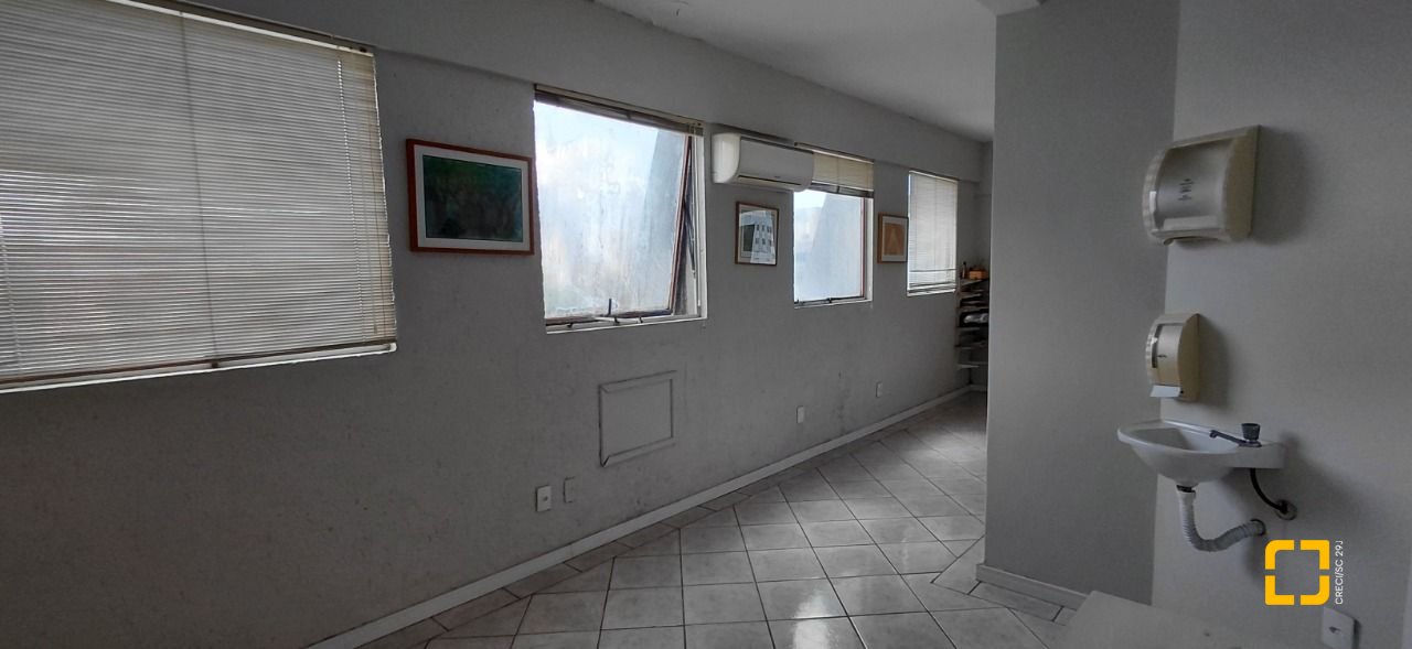 Sala com 42m², no bairro Centro em Florianópolis