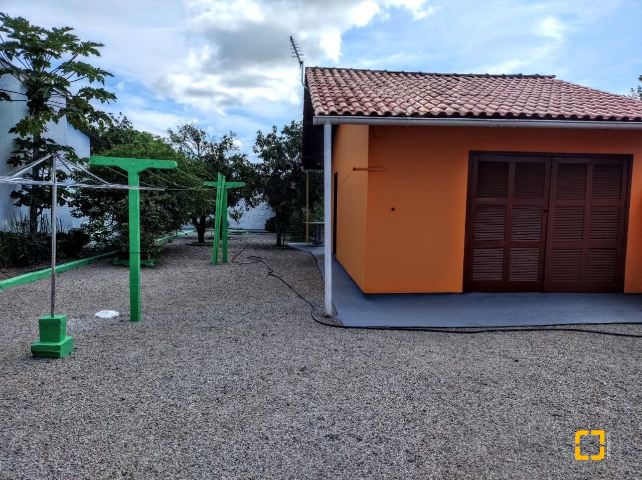 Casa com 111m², 4 quartos (sendo 1 suíte), 3 garagens, no bairro Rio Vermelho em Florianópolis