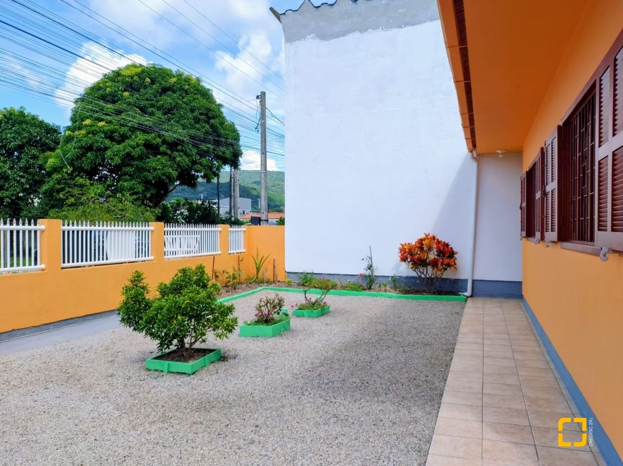 Casa com 111m², 4 quartos (sendo 1 suíte), 3 garagens, no bairro Rio Vermelho em Florianópolis