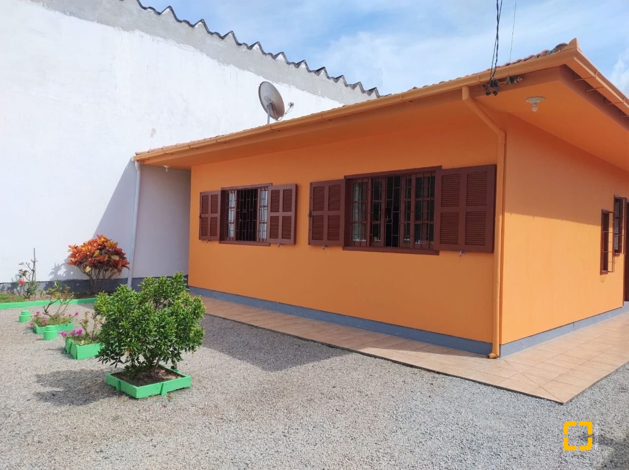 Casa com 111m², 4 quartos (sendo 1 suíte), 3 garagens, no bairro Rio Vermelho em Florianópolis