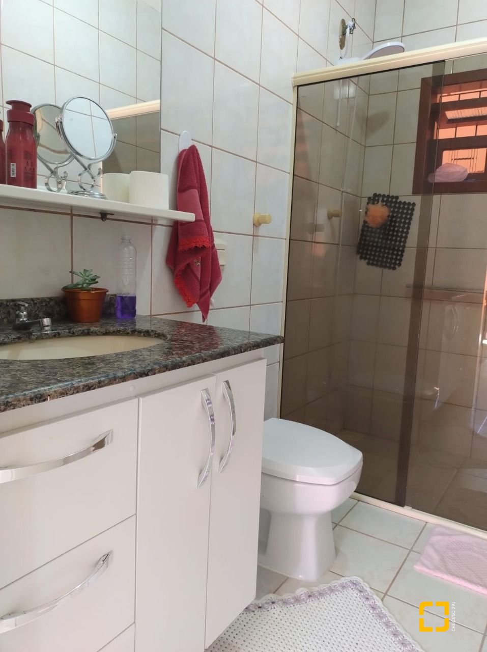 Casa com 111m², 4 quartos (sendo 1 suíte), 3 garagens, no bairro Rio Vermelho em Florianópolis