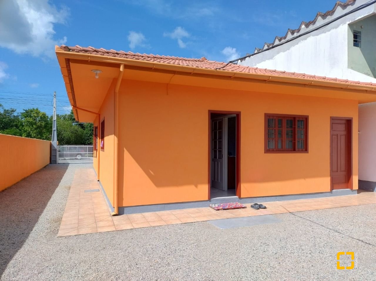 Casa com 111m², 4 quartos (sendo 1 suíte), 3 garagens, no bairro Rio Vermelho em Florianópolis
