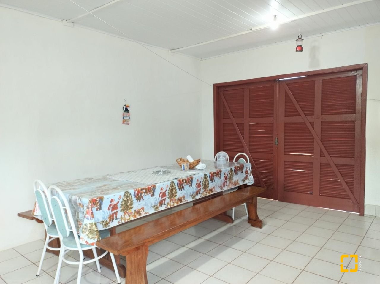 Casa com 111m², 4 quartos (sendo 1 suíte), 3 garagens, no bairro Rio Vermelho em Florianópolis