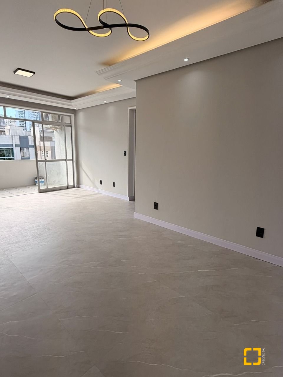 Apartamento com 91m², 3 quartos (sendo 1 suíte), 1 garagem, no bairro Kobrasol em São José
