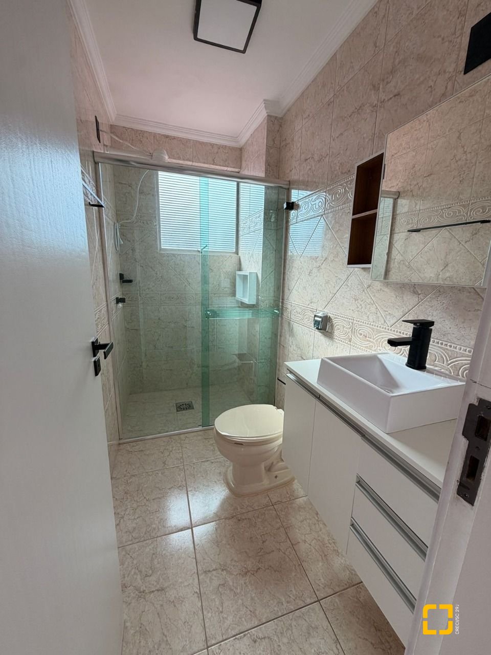 Apartamento com 91m², 3 quartos (sendo 1 suíte), 1 garagem, no bairro Kobrasol em São José