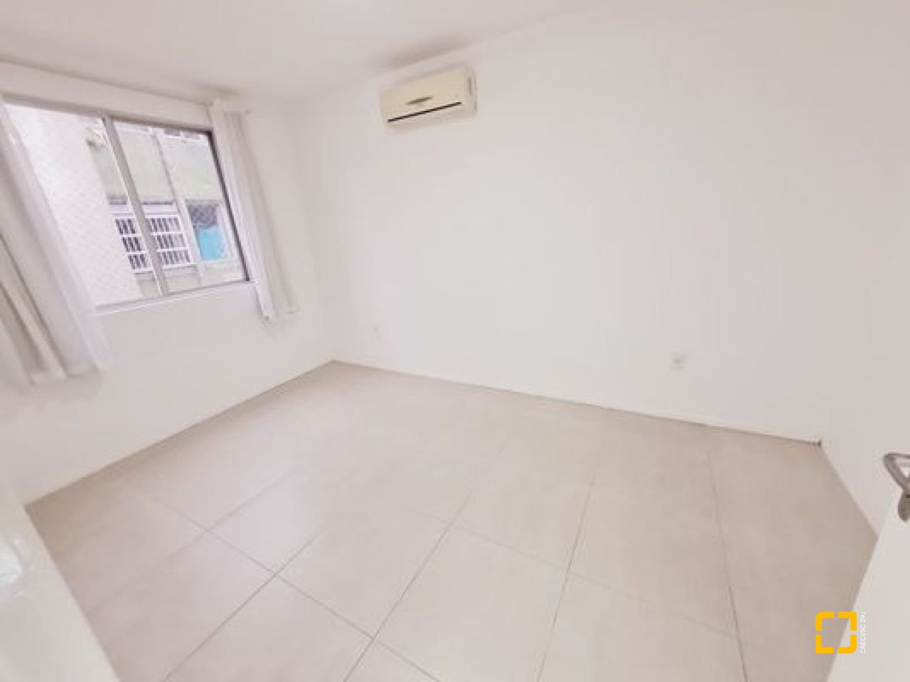 Apartamento com 50m², 2 quartos, 1 garagem, no bairro Roçado em São José
