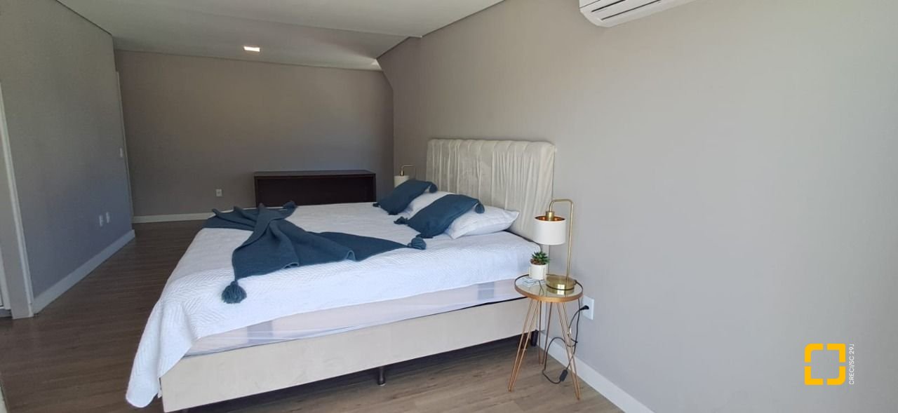 Cobertura com 162m², 3 quartos (sendo 1 suíte), 2 garagens, no bairro Canasvieiras em Florianópolis