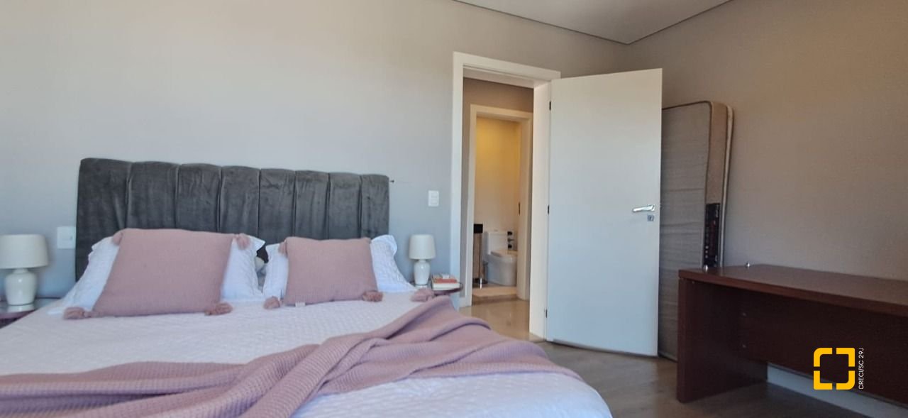 Cobertura com 162m², 3 quartos (sendo 1 suíte), 2 garagens, no bairro Canasvieiras em Florianópolis