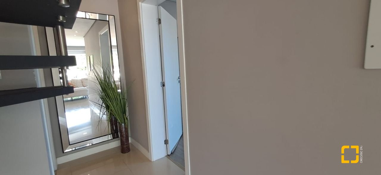 Cobertura com 162m², 3 quartos (sendo 1 suíte), 2 garagens, no bairro Canasvieiras em Florianópolis