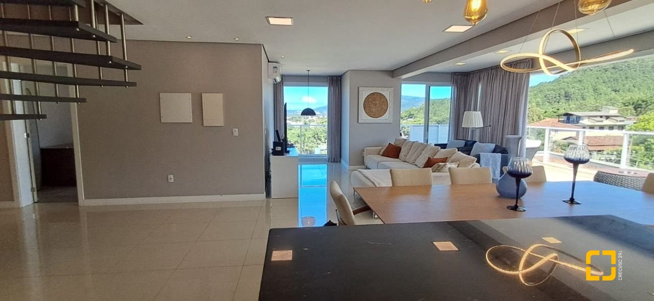 Cobertura com 162m², 3 quartos (sendo 1 suíte), 2 garagens, no bairro Canasvieiras em Florianópolis