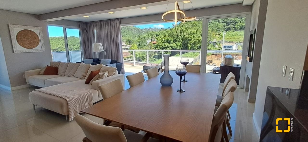 Cobertura com 162m², 3 quartos (sendo 1 suíte), 2 garagens, no bairro Canasvieiras em Florianópolis