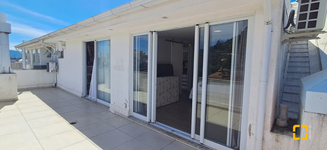 Cobertura com 162m², 3 quartos (sendo 1 suíte), 2 garagens, no bairro Canasvieiras em Florianópolis