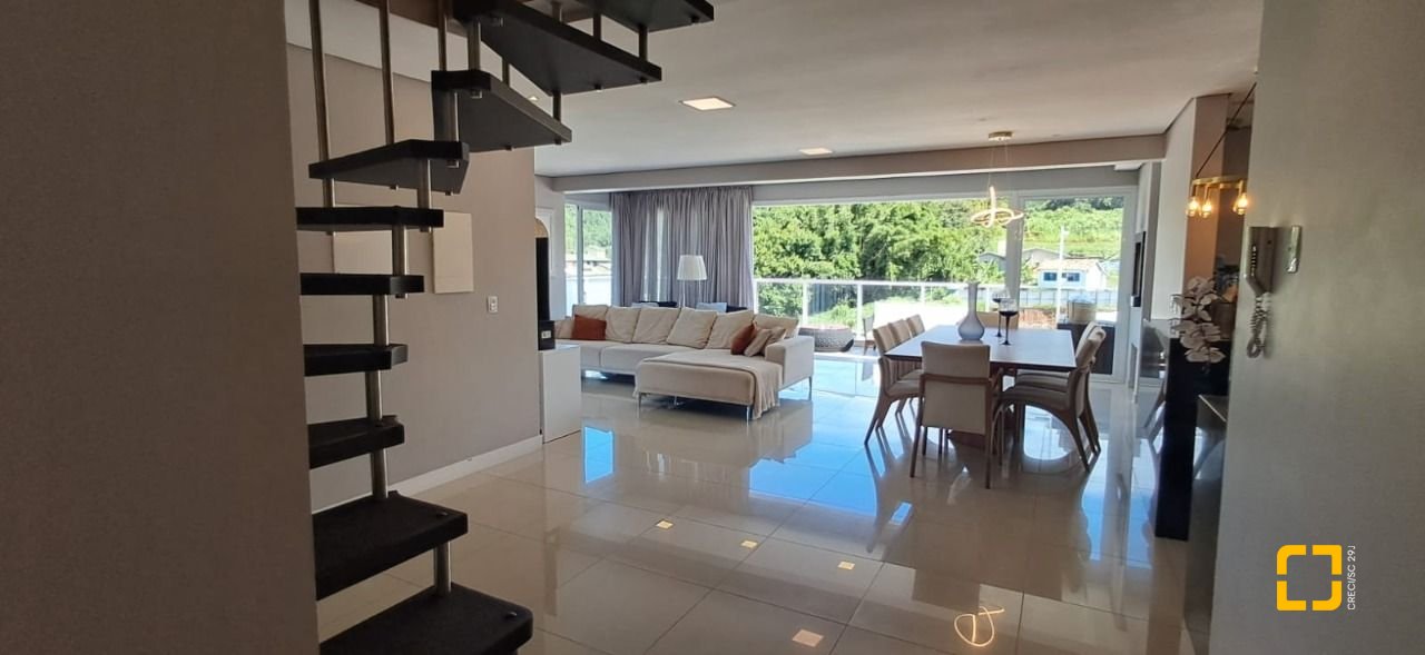 Cobertura com 162m², 3 quartos (sendo 1 suíte), 2 garagens, no bairro Canasvieiras em Florianópolis