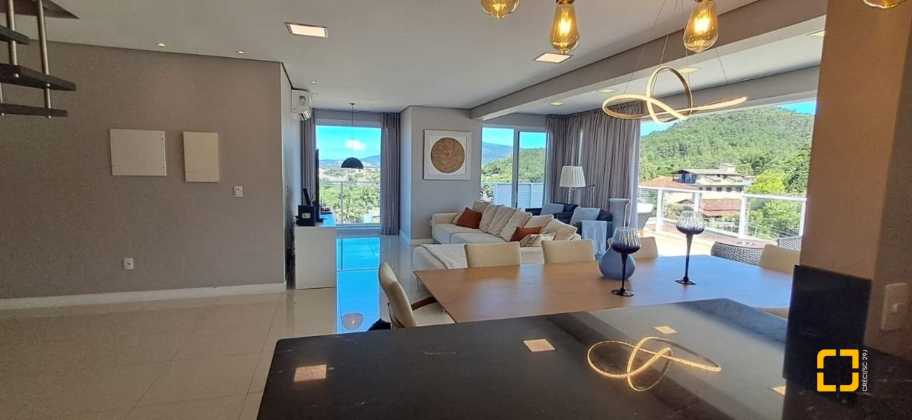 Cobertura com 162m², 3 quartos (sendo 1 suíte), 2 garagens, no bairro Canasvieiras em Florianópolis