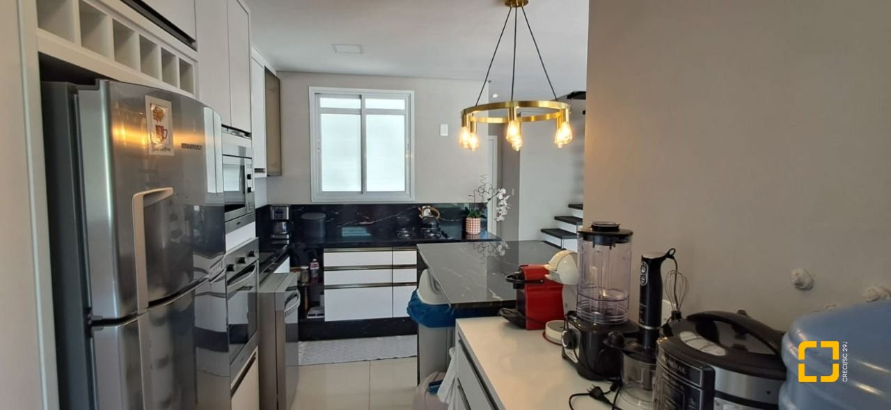 Cobertura com 162m², 3 quartos (sendo 1 suíte), 2 garagens, no bairro Canasvieiras em Florianópolis