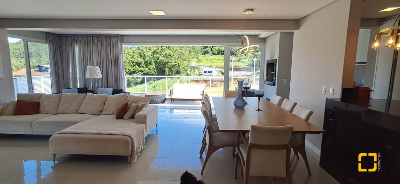 Cobertura com 162m², 3 quartos (sendo 1 suíte), 2 garagens, no bairro Canasvieiras em Florianópolis
