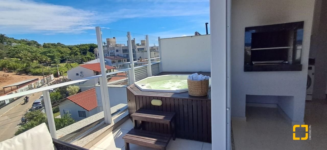 Cobertura com 162m², 3 quartos (sendo 1 suíte), 2 garagens, no bairro Canasvieiras em Florianópolis