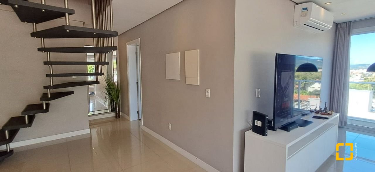 Cobertura com 162m², 3 quartos (sendo 1 suíte), 2 garagens, no bairro Canasvieiras em Florianópolis