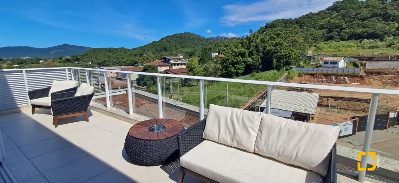 Cobertura com 162m², 3 quartos (sendo 1 suíte), 2 garagens, no bairro Canasvieiras em Florianópolis