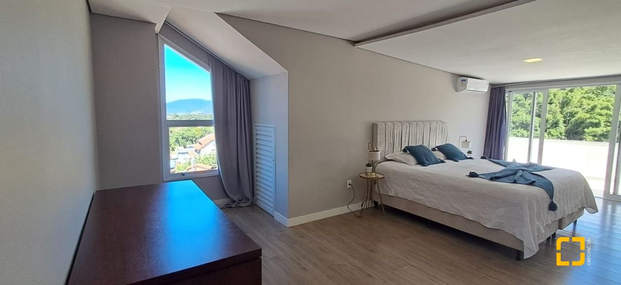 Cobertura com 162m², 3 quartos (sendo 1 suíte), 2 garagens, no bairro Canasvieiras em Florianópolis