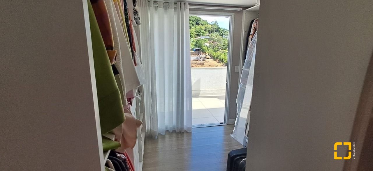 Cobertura com 162m², 3 quartos (sendo 1 suíte), 2 garagens, no bairro Canasvieiras em Florianópolis