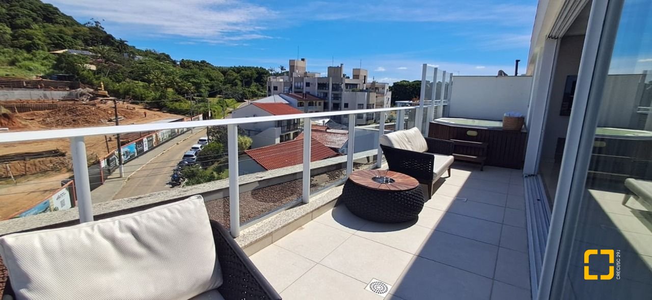 Cobertura com 162m², 3 quartos (sendo 1 suíte), 2 garagens, no bairro Canasvieiras em Florianópolis