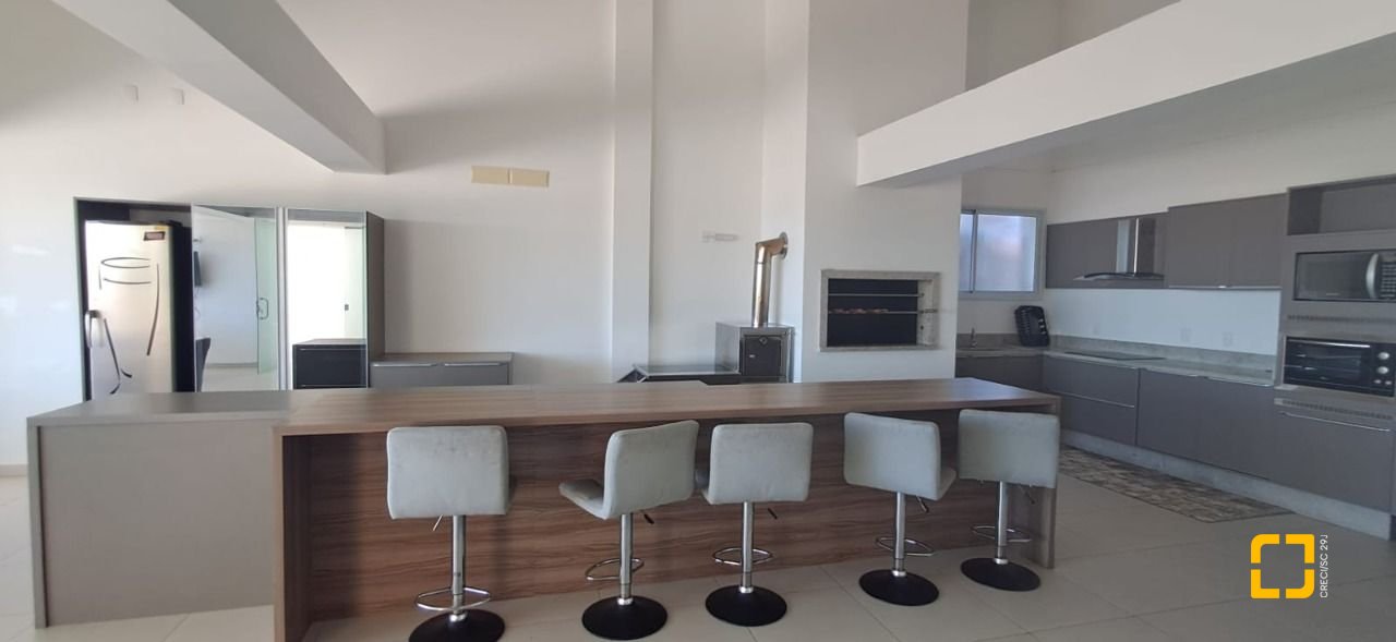 Cobertura com 162m², 3 quartos (sendo 1 suíte), 2 garagens, no bairro Canasvieiras em Florianópolis