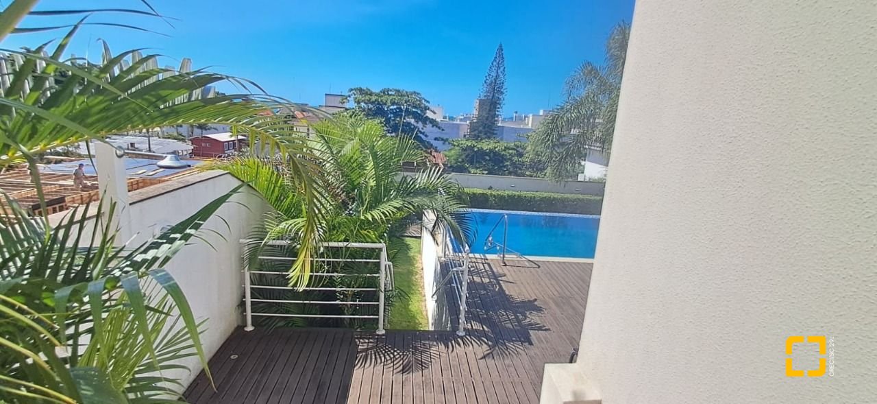 Cobertura com 162m², 3 quartos (sendo 1 suíte), 2 garagens, no bairro Canasvieiras em Florianópolis
