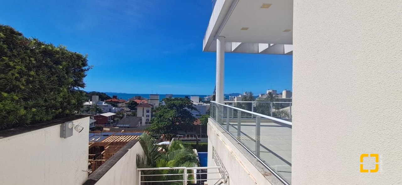 Cobertura com 162m², 3 quartos (sendo 1 suíte), 2 garagens, no bairro Canasvieiras em Florianópolis