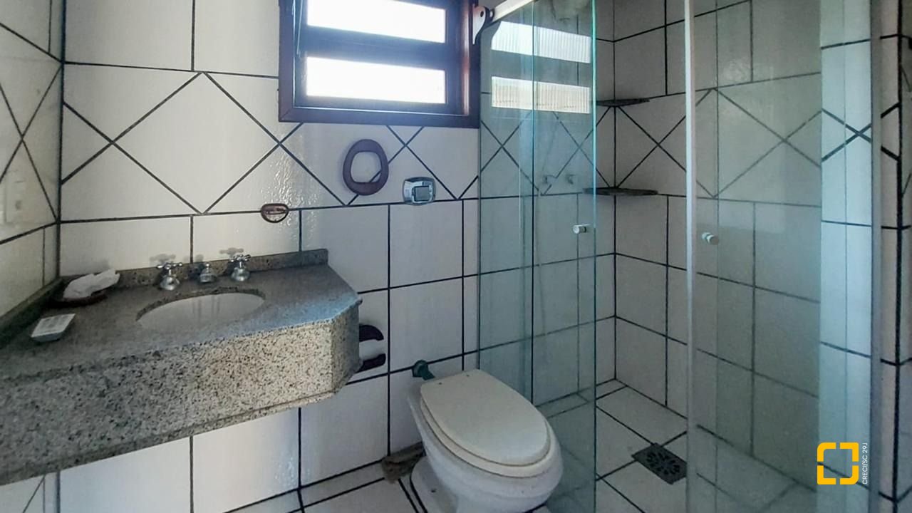 Casa com 210m², 4 quartos (sendo 2 suítes), 3 garagens, no bairro Morro das Pedras em Florianópolis